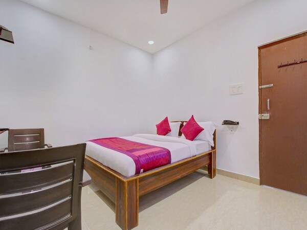 OYO 11670 Hotel Vishnu Priya Residency