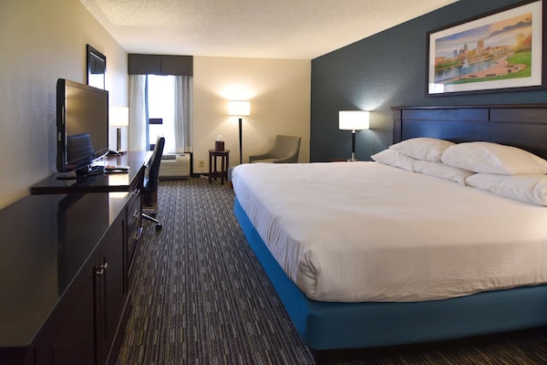 Best Western Plus Indianapolis North at Pyramids