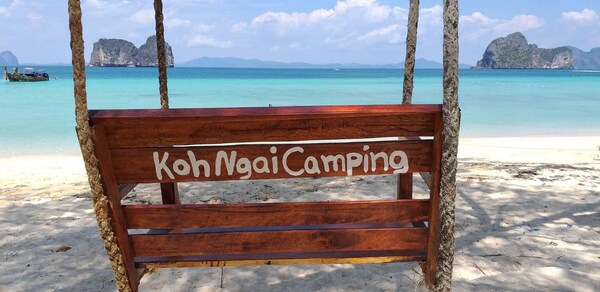 Koh Ngai Camping Restaurant @ Bar