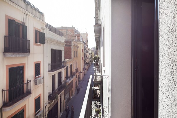Inside Barcelona Apartments Sants