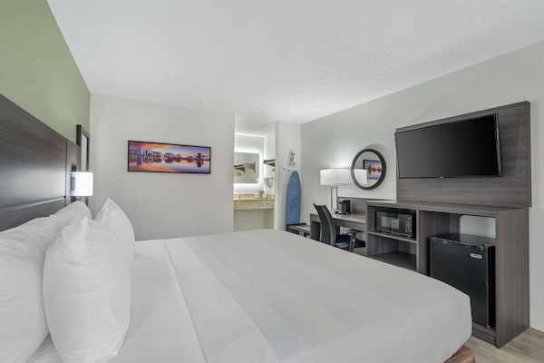 Quality Inn & Suites Orlando East - Ucf Area