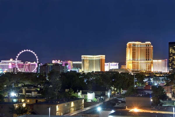 Hampton Inn & Suites Las Vegas Convention Center - No Resort Fee