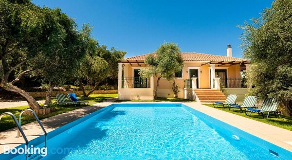 Villa In Agia Marina With Terrace, Air Conditioning, Parking, Washing Machine