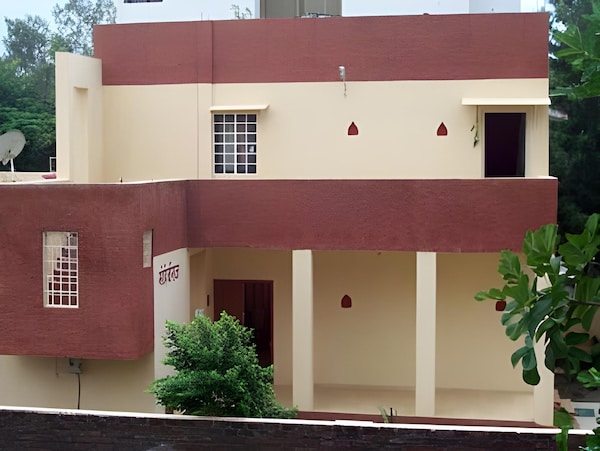 Mohiniraj Guest House