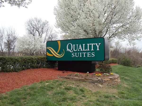 Hotel Quality Suites Pineville
