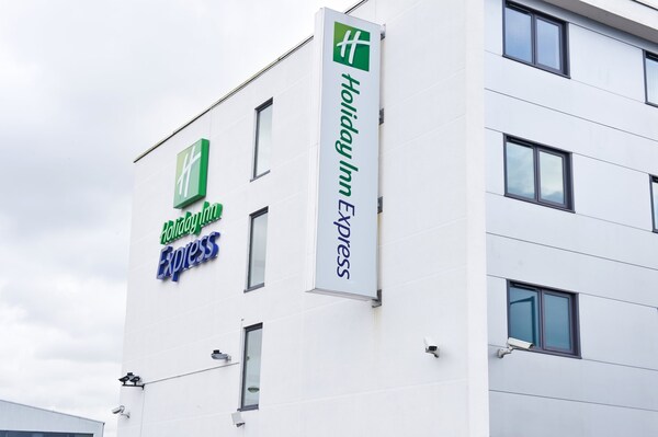 Holiday Inn Express Hotel & Suites Manchester - Airport, An Ihg Hotel
