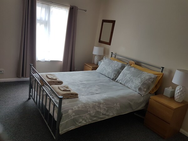 Home From Home 4 Bedroom Apartment Nottingham City