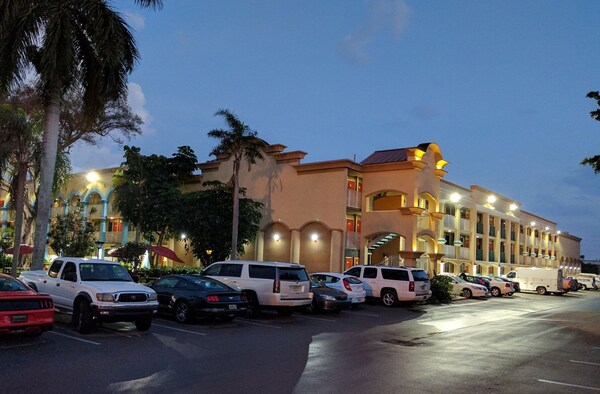 Red Carpet Inn Fort Lauderdale Airport / Cruise Port
