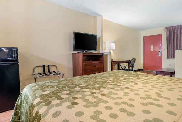 Hotel Econo Lodge Inn & Suites Forest
