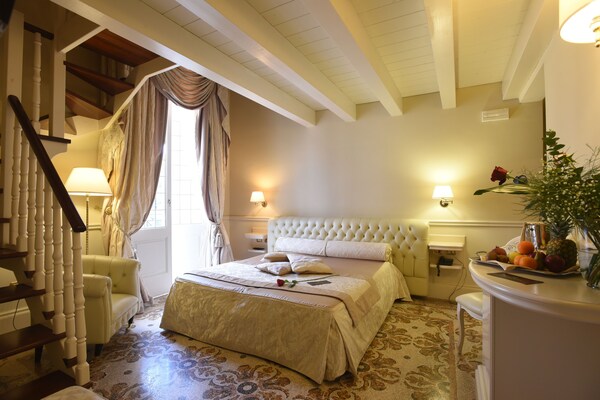 Suite Hotel Santa Chiara