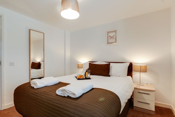 Base Serviced Apartments South Ferry Quay
