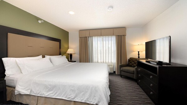 Holiday Inn Express & Suites Chicago-Deerfield Lincolnshire, An Ihg Hotel
