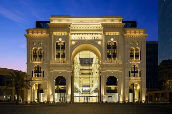 The Hotel Galleria Jeddah, Curio Collection By Hilton