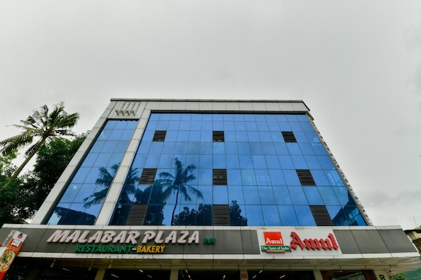 OYO Flagship Malabar Plaza Inn