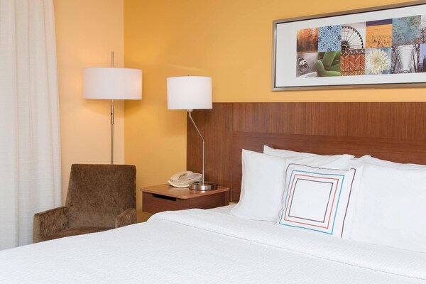Fairfield Inn And Suites By Marriott Chicago St. Charles