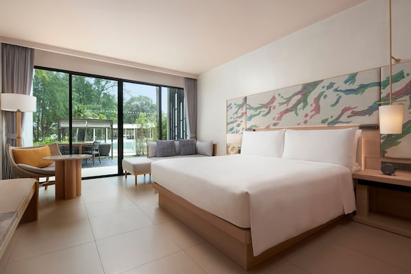 Le Meridien Phuket Mai Khao Beach Resort