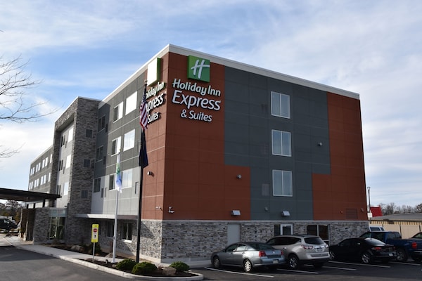 Holiday Inn Express & Suites Johnstown, An Ihg Hotel
