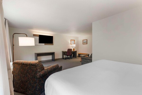 Comfort Inn and Suites Lake George