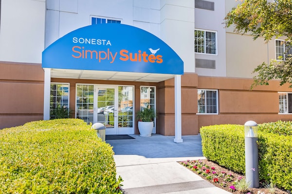 Sonesta Simply Suites Denver West Federal Center
