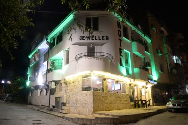 Jeweller Hotel