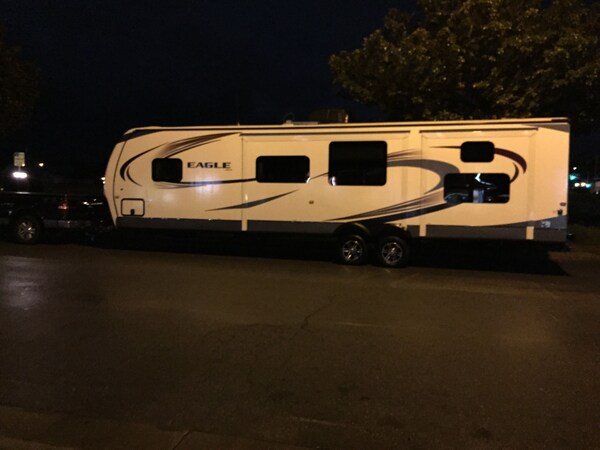 Spacious And Luxurious 37 Ft Rv Trailer