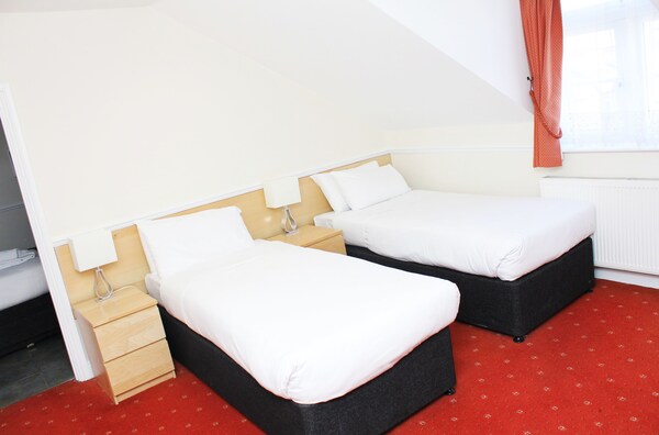 Brentwood Guest House Hotel