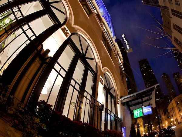 Holiday Inn Express Chicago - Magnificent Mile, An Ihg Hotel