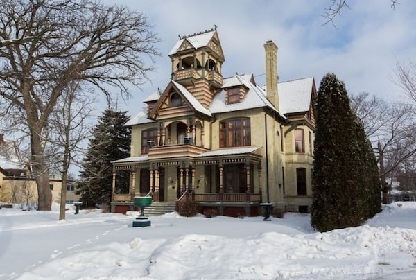 Allyn Mansion Bed And Breakfast