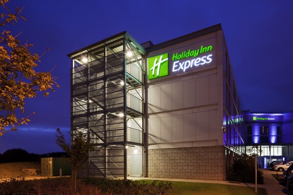Holiday Inn Express London Stansted Airport, An Ihg Hotel