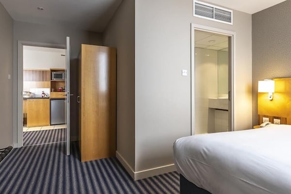 Ramada Hotel & Suites By Wyndham Coventry