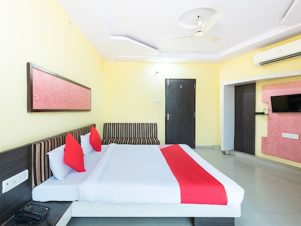 Oyo 40153 Hotel Rajendra Palace