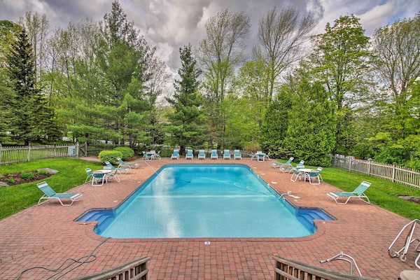 New! West Dover House W/community Pool & Fire Pit!