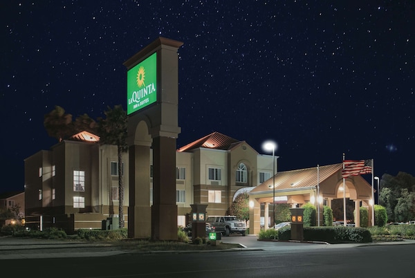 Holiday Inn Express  & Suites