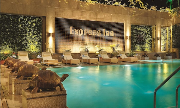 Express Inn The Business Luxury Hotel