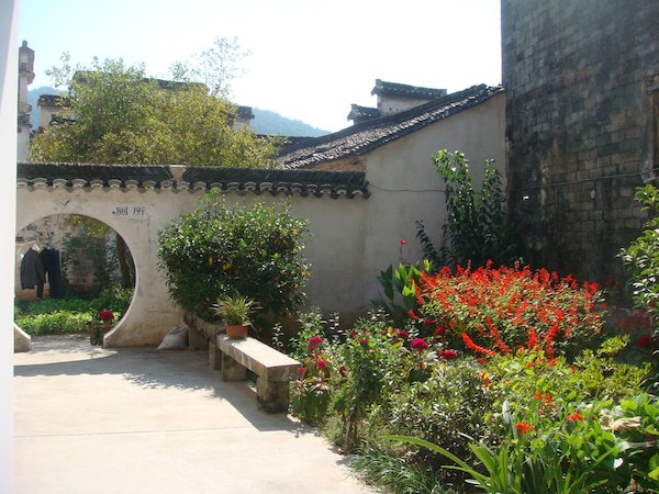 Qianxian Hongcun Inn