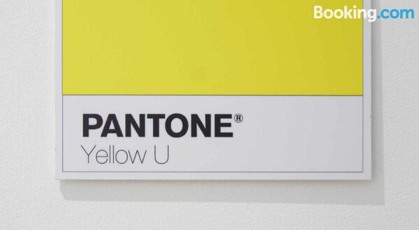 Yellow U - Pantone Chiado Studio