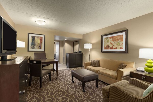Embassy Suites by Hilton Pittsburgh International Airport