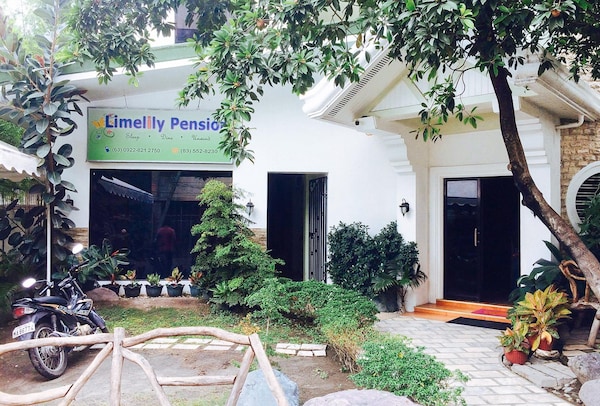 Limelily Pension House Ii