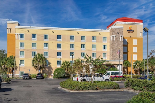 Hotel Comfort Suites At Fairgrounds Casino