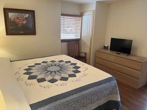 Creekside Downtown Vacation Suites, Only Adults 25 Or Older