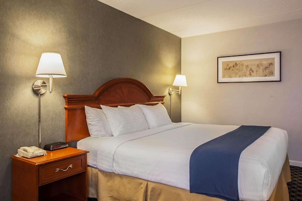 Quality Inn And Suites St Charles -West Chicago