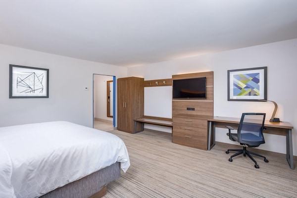 Holiday Inn Express & Suites - Elkhart North, An Ihg Hotel