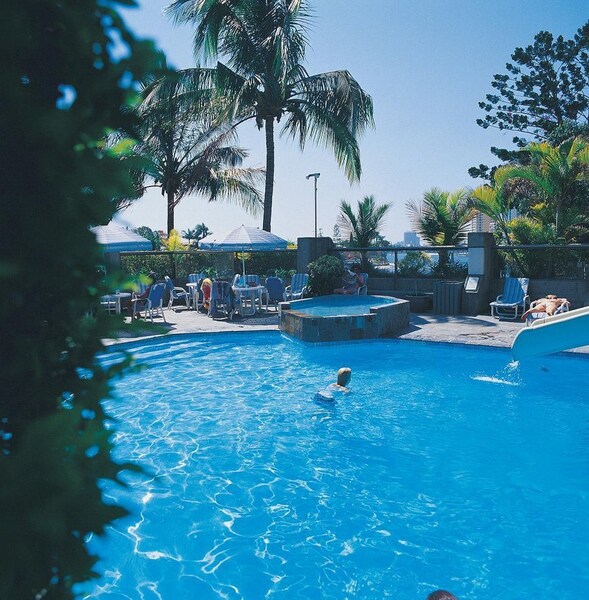 Tiki Hotel Surfers Paradise