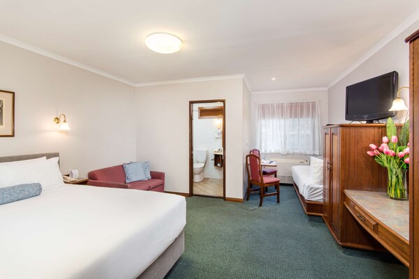 Hotel Adelaide Inn
