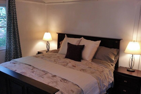 Modern Smart Craftsman Hdtv Keurig Ac Of Downtown - Two Bedroom House, Sleeps 6