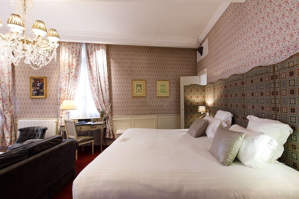 Hotel & Spa Le Grand Monarque, Bw Premier Collection