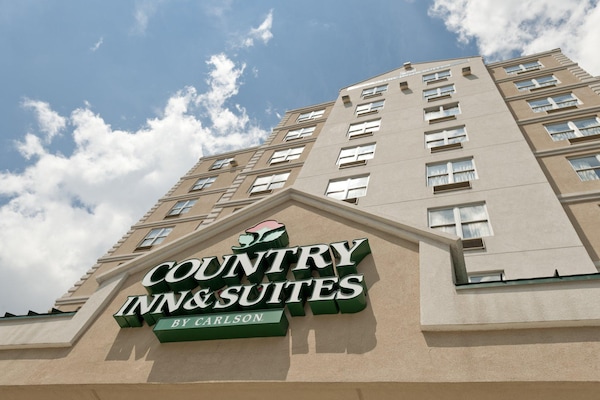 Country Inn & Suites New York City at Queens