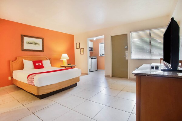 OYO Waterfront Hotel- Cape Coral/Fort Myers, FL