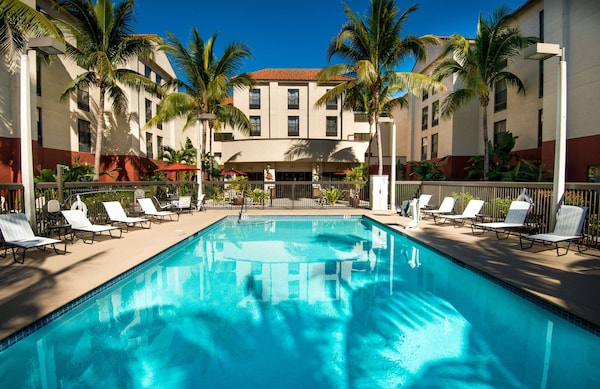Holiday Inn Express & Suites Ft Myers Beach-Sanibel Gateway, An Ihg Hotel