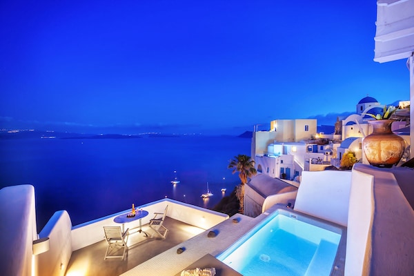 Aspaki Santorini Luxury  And Suites